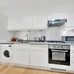 Cosy 1 Bedroom Apartment London Camberwell Denmark With Great Transport Links