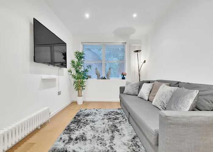 Cosy 1 Bedroom Apartment London Camberwell Denmark With Great Transport Links